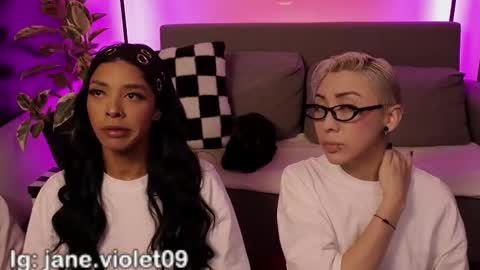 Violet online show from December 2025 02:40:01 AM