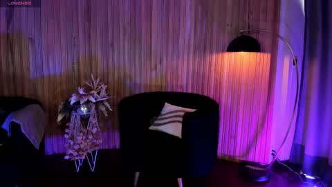 Violett  online show from November 2025 06:41:01 PM