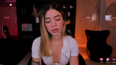 Violett  online show from March 2026 07:52:02 PM