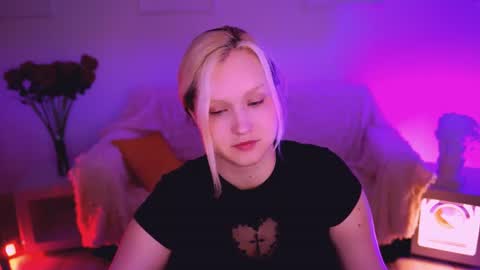 Snapshot of violettwoods chatting on June 2026 08:12:02 AM Violett online show from June 2026 08:12:02 AM