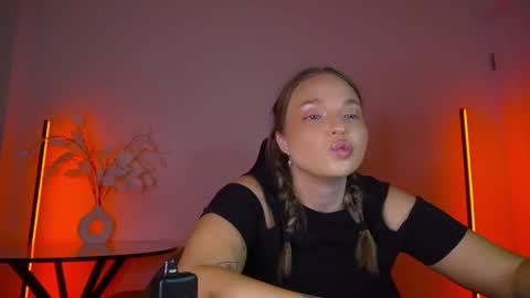 Violla online show from September 2025 04:01:01 AM