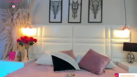 VIOLLET online show from October 2025 09:25:02 PM