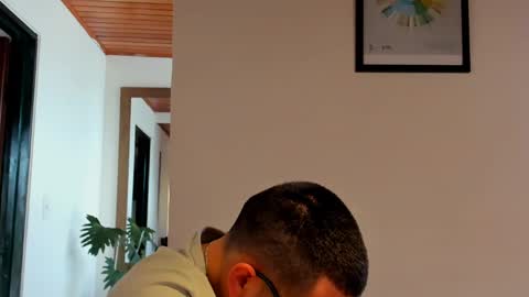 Vito Ferrer online show from January 2025 03:53:02 PM