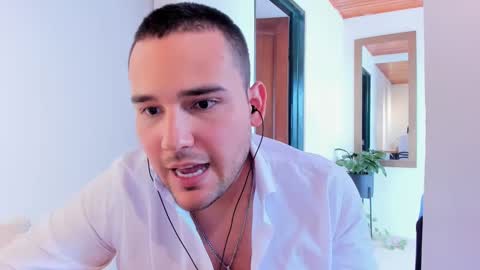 Vito Ferrer online show from February 2025 05:11:02 PM