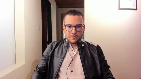 Vito Ferrer online show from February 2025 12:24:01 AM