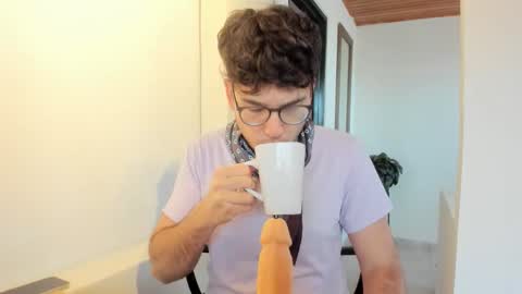 Vito Ferrer online show from November 2025 11:40:02 AM