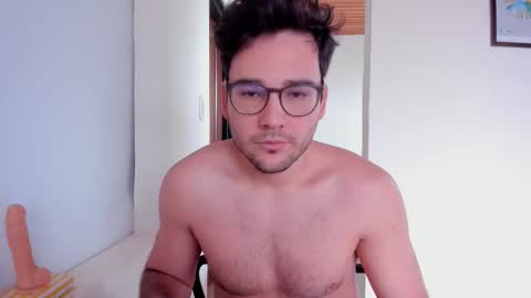 Vito Ferrer online show from November 2025 12:05:02 PM