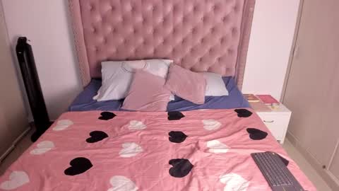 vivi cooper online show from March 2025 03:43:02 AM