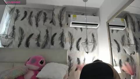 Snapshot of vivi_prinncess chatting on February 2026 06:06:02 PM Viviana online show from February 2026 06:06:02 PM