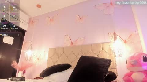 Snapshot of vivi_prinncess chatting on April 2026 11:32:02 PM Viviana online show from April 2026 11:32:02 PM