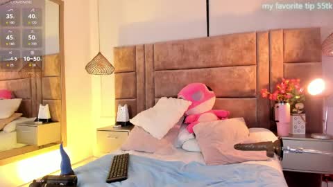 Snapshot of vivi_prinncess chatting on May 2026 12:52:02 AM Viviana online show from May 2026 12:52:02 AM