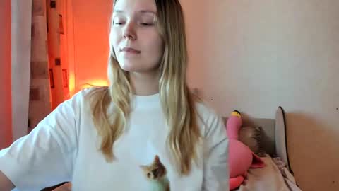 Snapshot of vivian_alison chatting on February 2025 02:03:02 PM vivian_alison online show from February 2025 02:03:02 PM