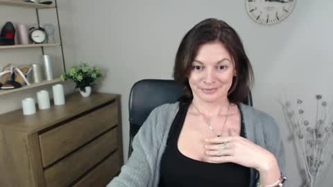 Vivian online show from December 2024 01:02:02 PM