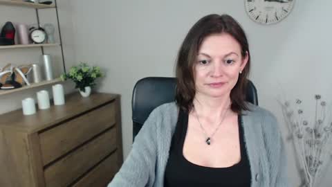 Vivian online show from December 2024 04:26:01 PM