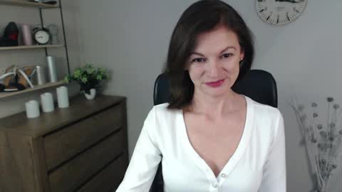 Vivian online show from December 2024 05:52:02 AM