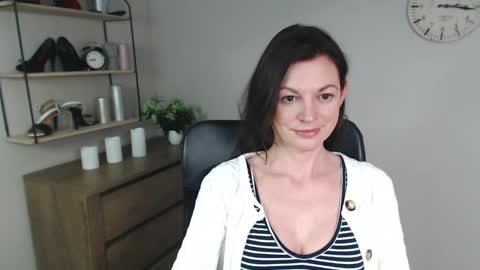 Vivian online show from January 2025 09:47:01 AM