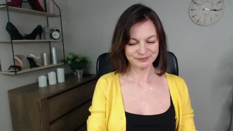 Vivian online show from February 2025 01:07:01 PM