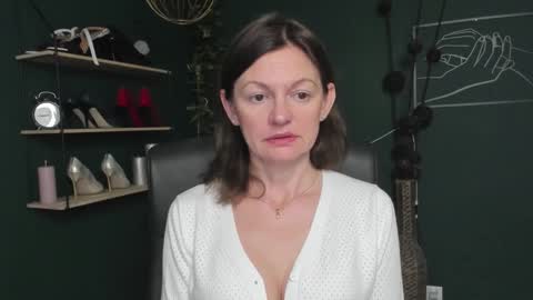 Vivian online show from October 2025 06:24:01 AM