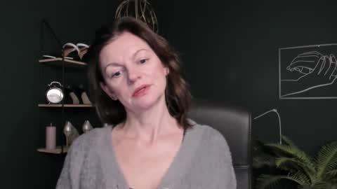 Vivian online show from October 2025 06:43:01 AM