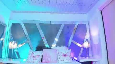 Vivian Monroe online show from September 2025 01:27:01 PM