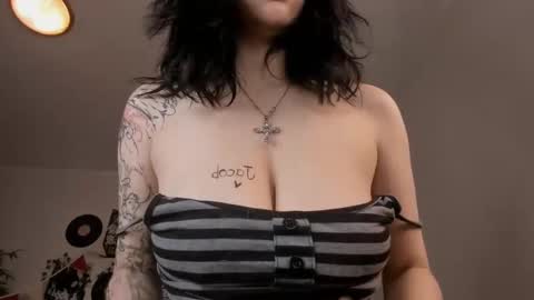 vivian_qwerty online show from January 2025 07:17:02 AM