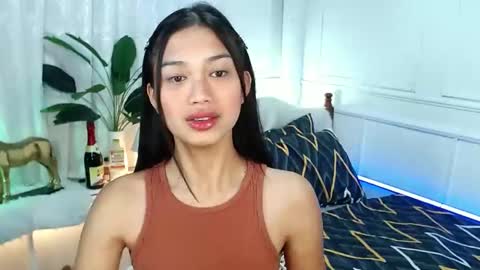 Vivian online show from March 2025 07:54:02 PM