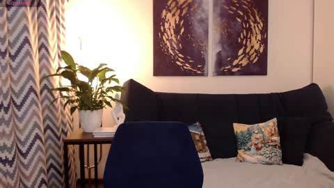 Vivian online show from December 2024 05:17:02 PM