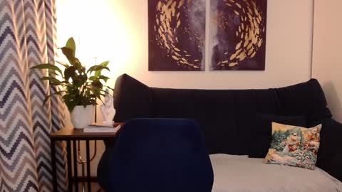 Vivian online show from January 2025 06:15:01 PM