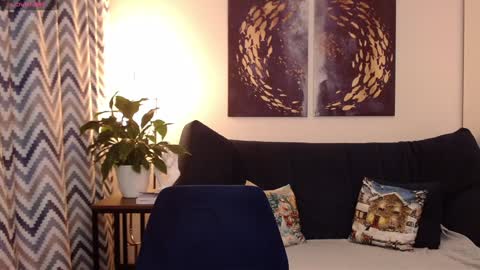 Vivian online show from February 2025 05:50:01 PM