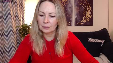 Vivian online show from October 2025 05:52:02 PM