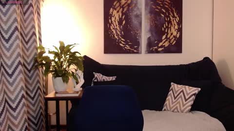 Vivian online show from October 2025 03:25:01 PM