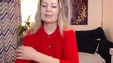 Vivian online show from November 2025 04:06:01 PM