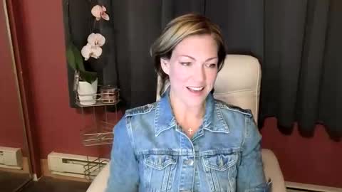 VivianLuxe online show from October 2025 12:47:01 AM