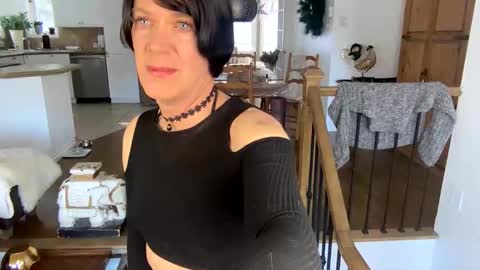 Vivlove online show from February 2025 03:42:01 PM