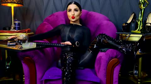 Vivian Reeve online show from December 2024 05:21:01 PM