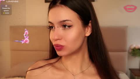 Nelly and Mari online show from September 2025 07:33:02 AM