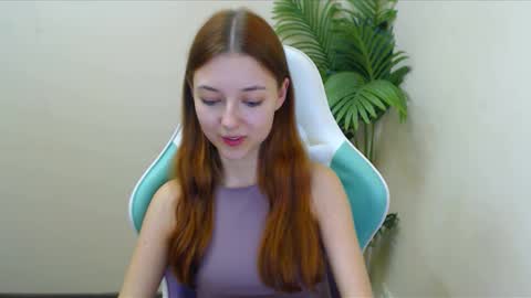 Snapshot of vivien_leight chatting on December 2024 10:08:02 PM Vivien online show from December 2024 10:08:02 PM