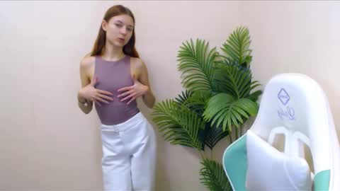 Snapshot of vivien_leight chatting on December 2024 07:12:01 PM Vivien online show from December 2024 07:12:01 PM