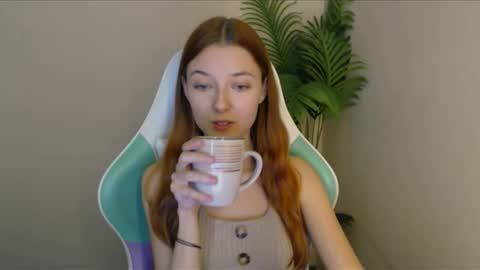 Snapshot of vivien_leight chatting on December 2024 10:13:01 PM Vivien online show from December 2024 10:13:01 PM