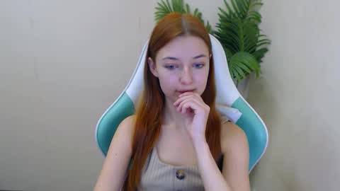 Snapshot of vivien_leight chatting on January 2025 06:41:02 PM Vivien online show from January 2025 06:41:02 PM