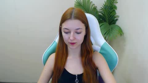 Snapshot of vivien_leight chatting on January 2025 10:01:01 PM Vivien online show from January 2025 10:01:01 PM