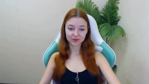 Snapshot of vivien_leight chatting on January 2025 06:35:02 PM Vivien online show from January 2025 06:35:02 PM