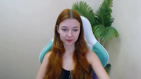 Snapshot of vivien_leight chatting on January 2025 09:37:01 PM Vivien online show from January 2025 09:37:01 PM