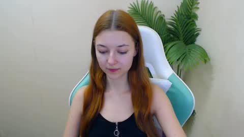 Snapshot of vivien_leight chatting on February 2025 11:15:02 PM Vivien online show from February 2025 11:15:02 PM