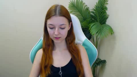 Snapshot of vivien_leight chatting on February 2025 12:54:01 AM Vivien online show from February 2025 12:54:01 AM