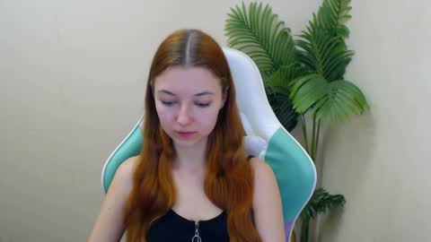 Snapshot of vivien_leight chatting on February 2025 12:29:01 PM Vivien online show from February 2025 12:29:01 PM