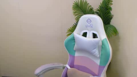 Snapshot of vivien_leight chatting on February 2025 03:32:01 PM Vivien online show from February 2025 03:32:01 PM