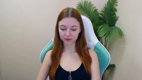 Snapshot of vivien_leight chatting on February 2025 12:48:01 PM Vivien online show from February 2025 12:48:01 PM