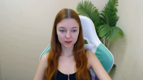 Snapshot of vivien_leight chatting on February 2025 03:51:02 PM Vivien online show from February 2025 03:51:02 PM