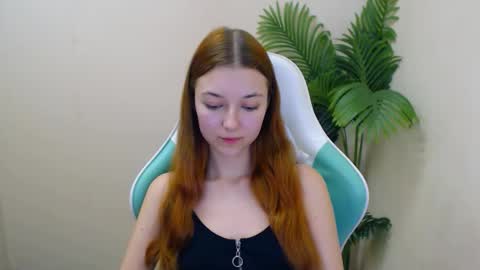 Snapshot of vivien_leight chatting on February 2025 11:30:02 PM Vivien online show from February 2025 11:30:02 PM